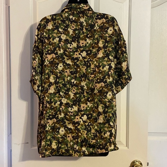 “ZARA” Button Down Oversized Camo Shirt - Picture 9 of 15
